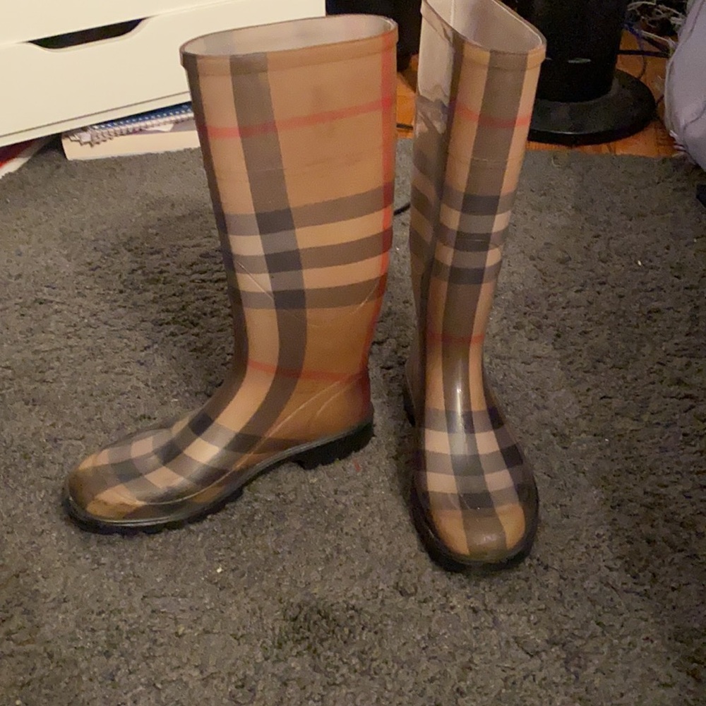 Classic Burberry patterned rain boots - Picture 3 of 6